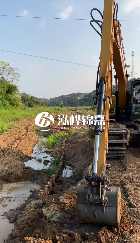 青島河道清淤專業(yè)施工-水挖機(jī)清淤適合哪些河道狀況？
