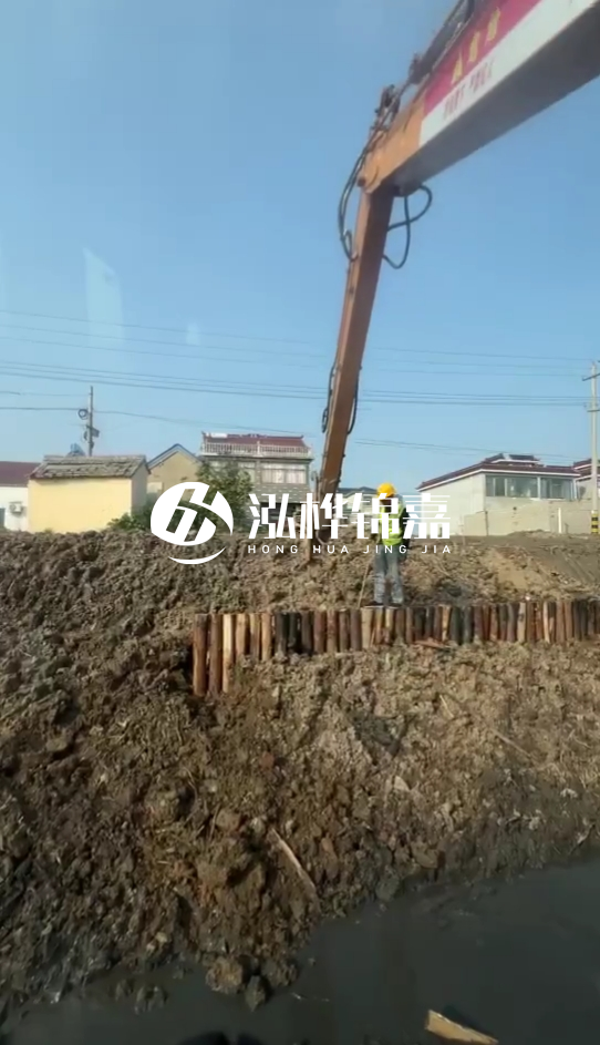 南陽挖機打木樁專業(yè)施工-打防汛木樁時選用多粗的木樁為宜？